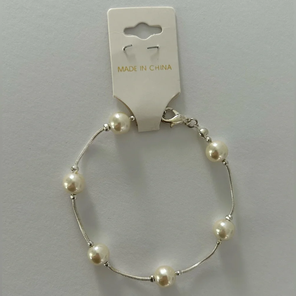 🦋 5/$25 - Pearl Beaded Fashion Bracelet - NWT Vintage